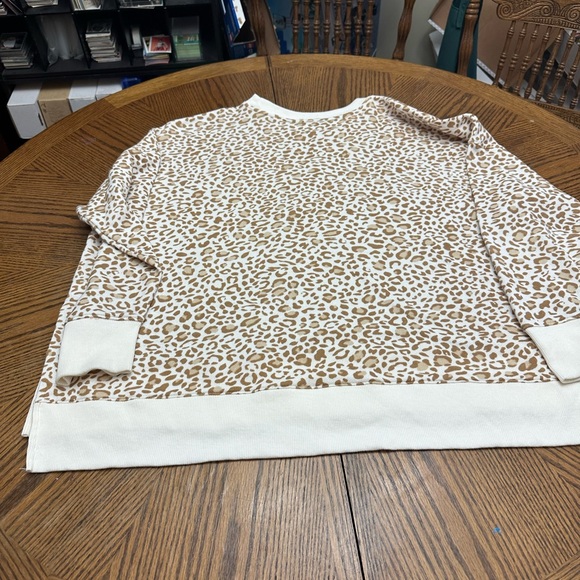 Women’s 3XL Leopard Print Sweatshirt - Picture 4 of 4